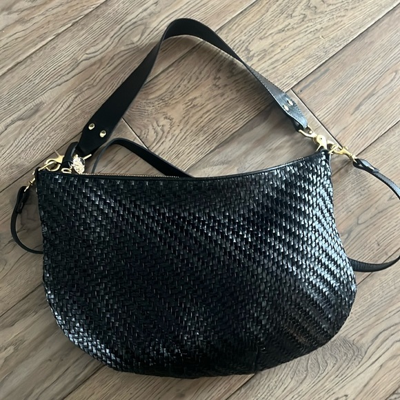 Clare V Handbags - Like new Clare V Moyen messenger with EXTRA STRAP